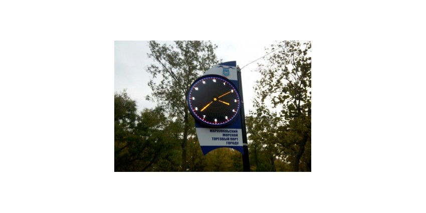 Необычные часы в В парке Мариуполя
